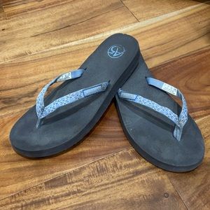 North Face Women’s A5 Flip Flops Size 7